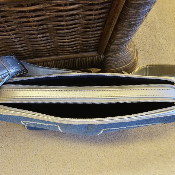 New Marlo Blue Denim Embroidered Purse w/Silver Strap - Picture 4 of 5